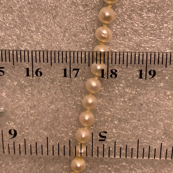 21" Ivory Faux 4cm Pearl Necklace. Individually Knotted. Silk Strand. (167) - Picture 4 of 4